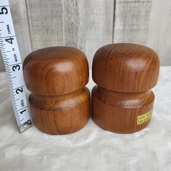 Teakwood Salt and Pepper Shakers. - Picture 4 of 6